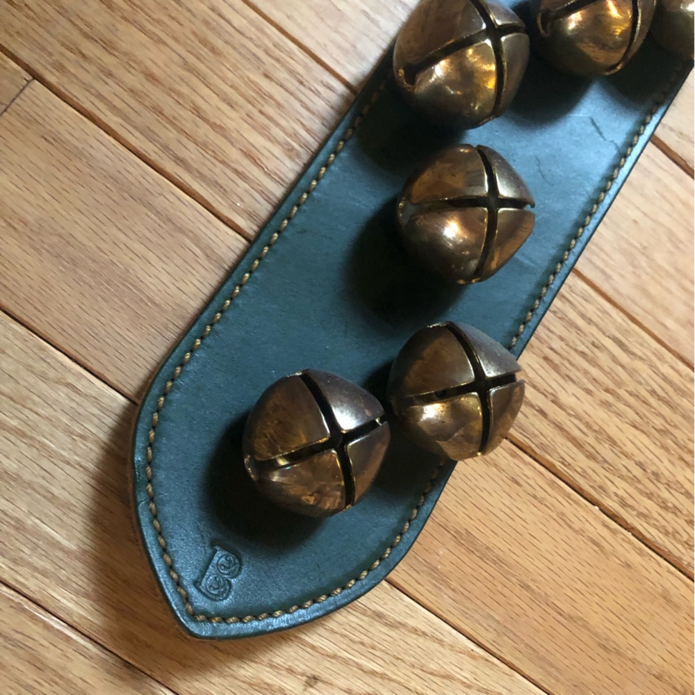 Belsnickel Brass Door Hanging Bells - Picture 4 of 5